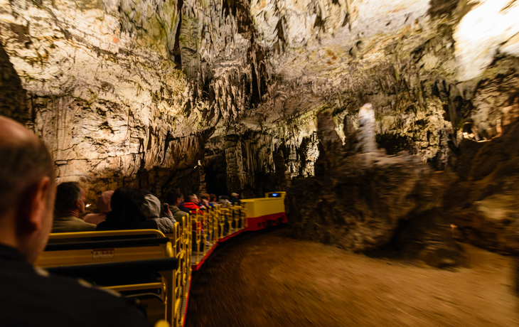 Höhle Predjama in Slowenien - © franco ricci - stock.adobe.com