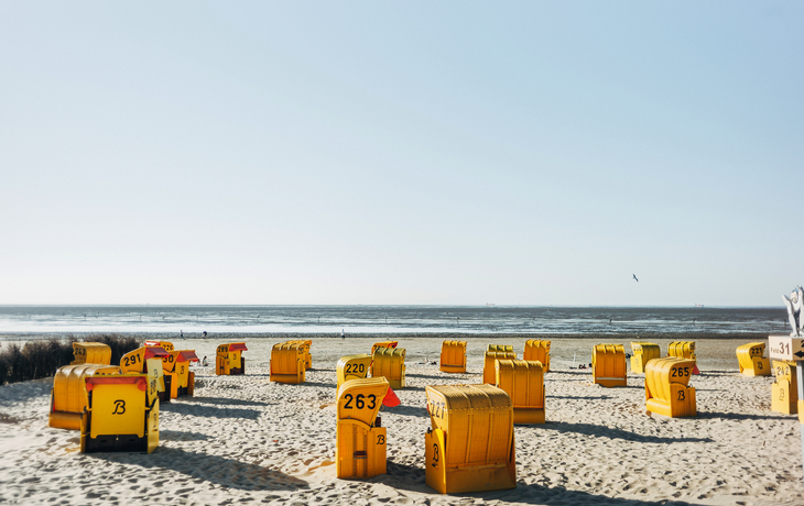 Strand am Nordsee-Wattenmeer in Cuxhaven-Duhnen, - © Till Heidrich - stock.adobe.com