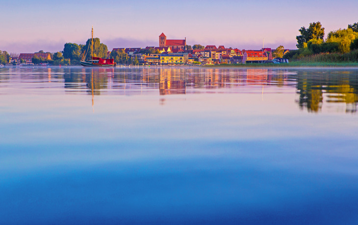 Blick auf Waren (Müritz) // View of Waren (Müritz) - © TMV/Allrich