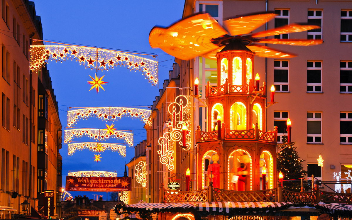 Weihnachtsmarkt auf dem Neumarkt in Dresden, Deutschland - ©Torsten Becker - stock.adobe.com