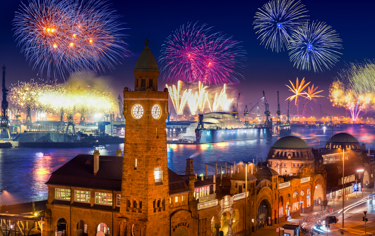 Silvester am Hamburger Hafen, Deutschland - ©foto-select - stock.adobe.com