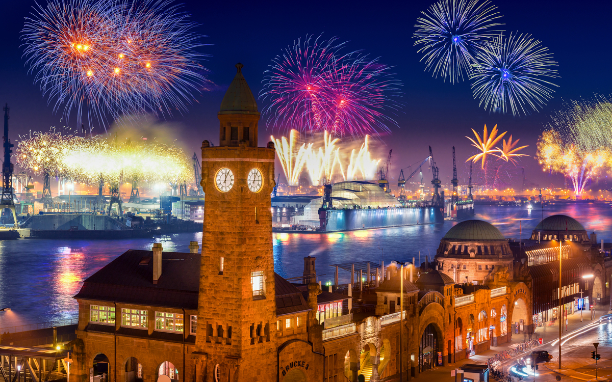 Silvester am Hamburger Hafen, Deutschland - ©foto-select - stock.adobe.com