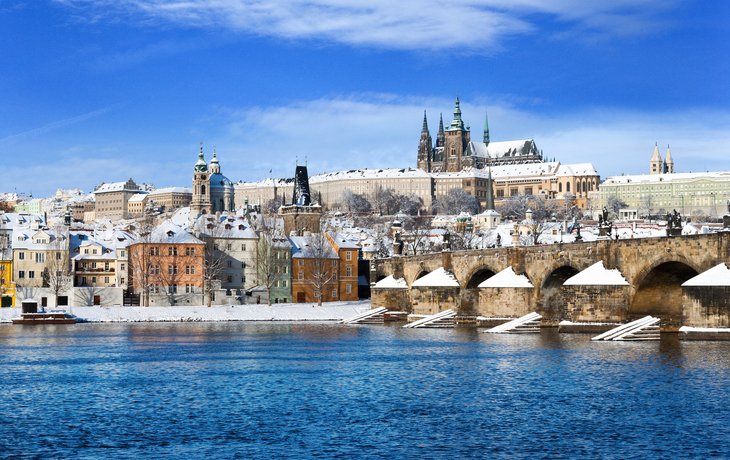winterliches Prag - © kaprikfoto - stock.adobe.com