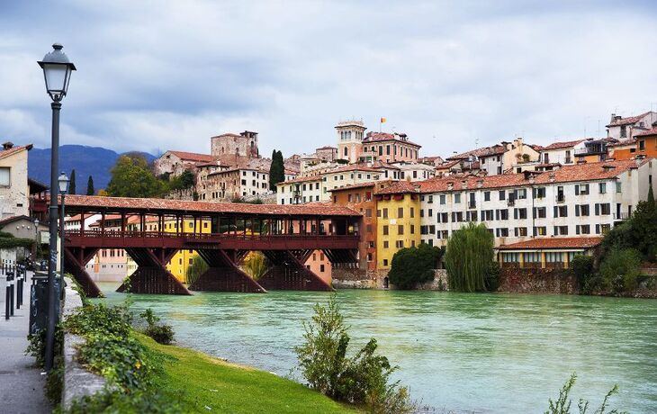 © lapas77 - Fotolia - Panorama von Bassano del Grappa