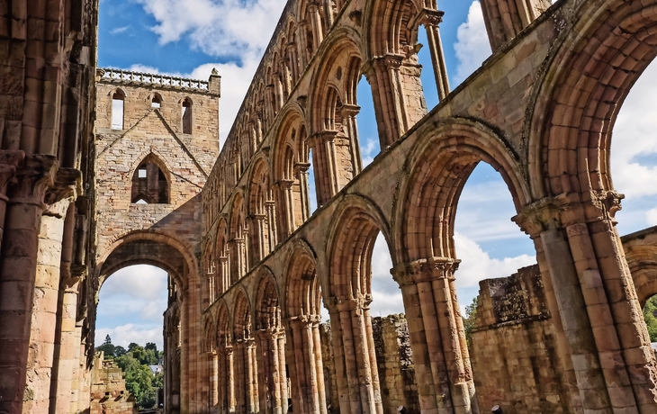 Jedburgh Abbey, Scotland - © hipproductions - Fotolia