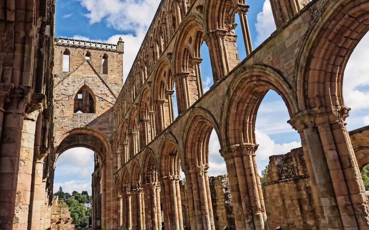 Jedburgh Abbey, Scotland - © hipproductions - Fotolia