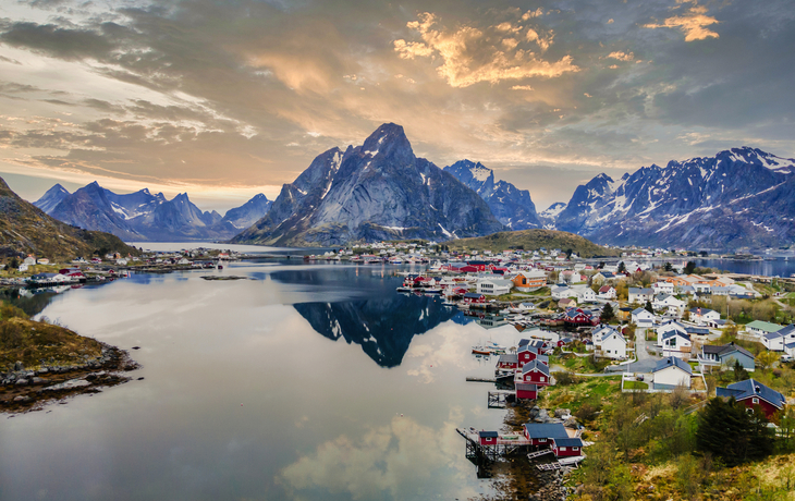 Luftaufnahme von Reine auf den Lofoten - © Mario Montero Arroyo - stock.adobe.com