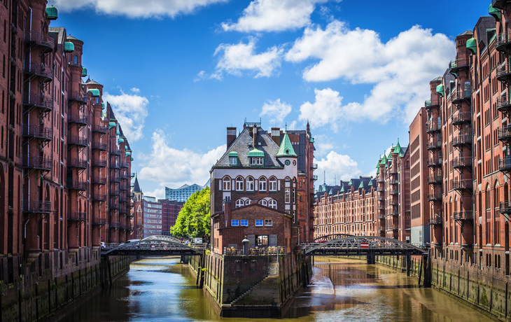 © powell83 - stock.adobe.com - Speicherstadt von Hamburg