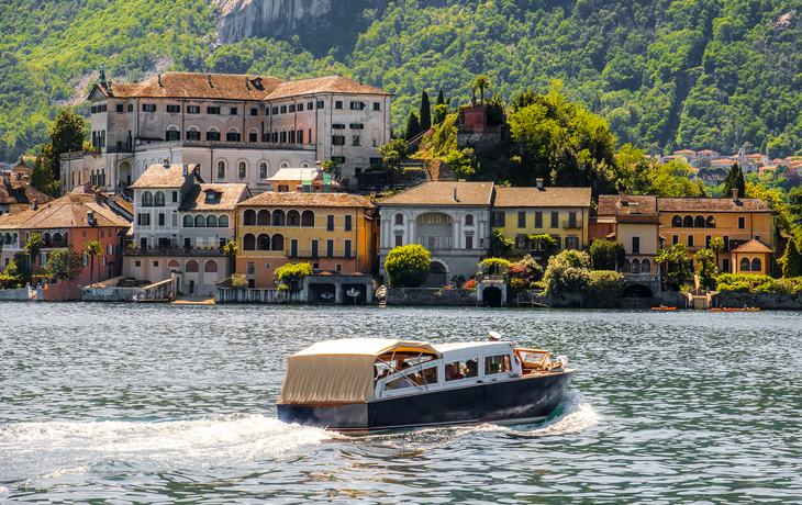 Insel San Giulio im Ortasee - © Luca Lorenzelli - stock.adobe.com