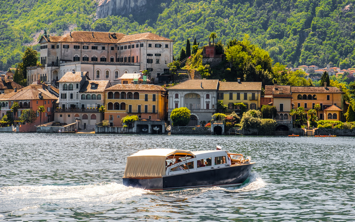 Insel San Giulio im Ortasee - © Luca Lorenzelli - stock.adobe.com