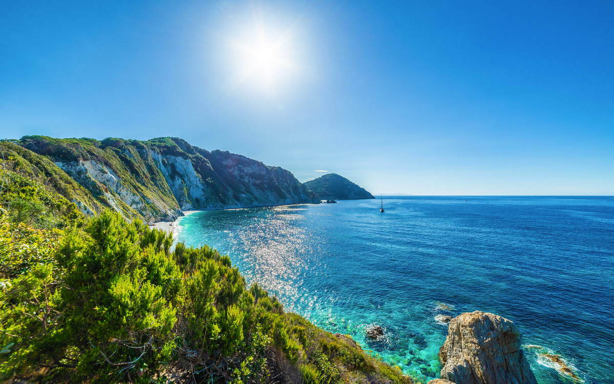 Panoramablick auf den Strand von Sansone auf der Insel Elba - © Balate Dorin - stock.adobe.com