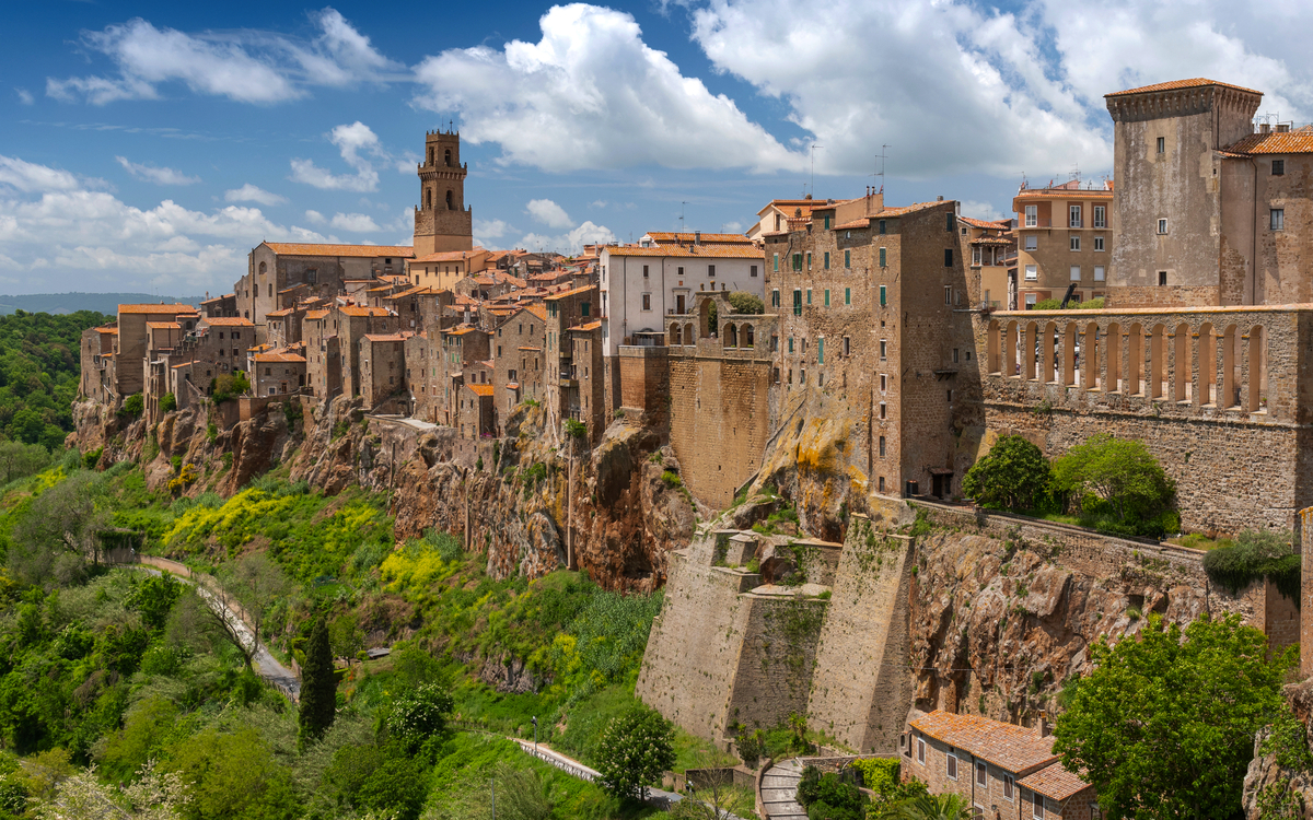 Panoramablick auf die mittelalterliche Stadt Pitigliano in der Toskana - © CEZARY WOJTKOWSKI