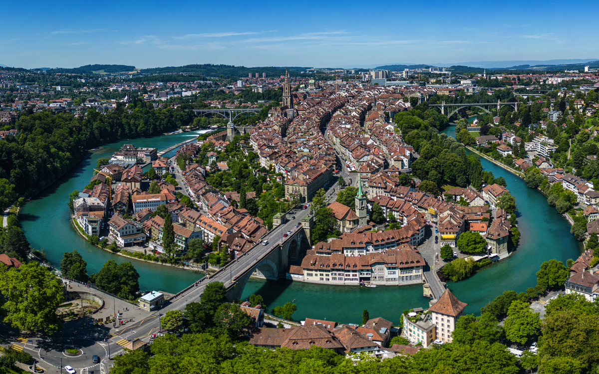 Bern in der Schweiz von oben - die Hauptstadt aus der Luft - © 4kclips - stock.adobe.com