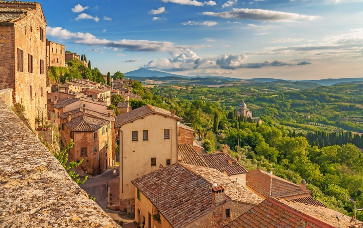 Montepulciano ist eine mittelalterliche Hügelstadt in der italienischen Toskana - © gentelmenit - Fotolia