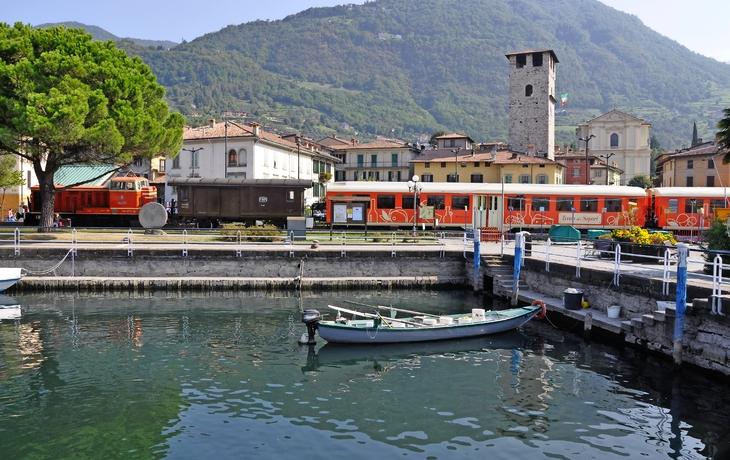 mit dem Zug der Genüsse entlang des Iseosees, Italien