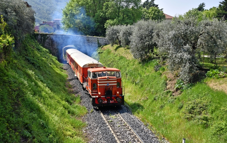 mit dem Zug der Genüsse entlang des Iseosees, Italien