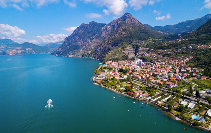 Luftaufnahme von Sulzano am Lago d?Iseo - © Silvano Rebai - stock.adobe.com