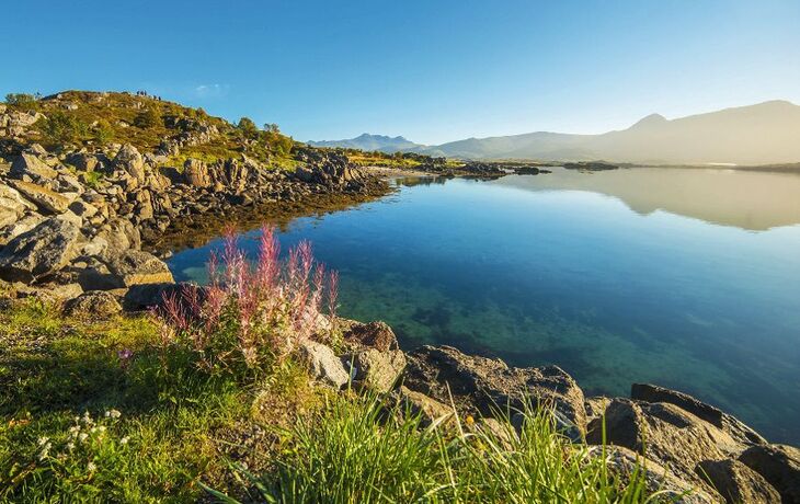 © haspil - Fotolia - Leknes auf der Lofot-Insel Vestvågøy