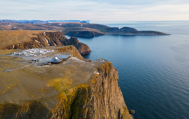 Nordkap-Denkmal (Nordkapp) im Hochsommer - © Photofex - stock.adobe.com