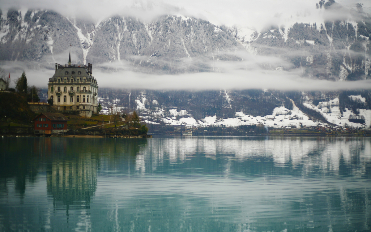 Schloss Seeburg im Kanton Bern - © fotopolly - stock.adobe.com