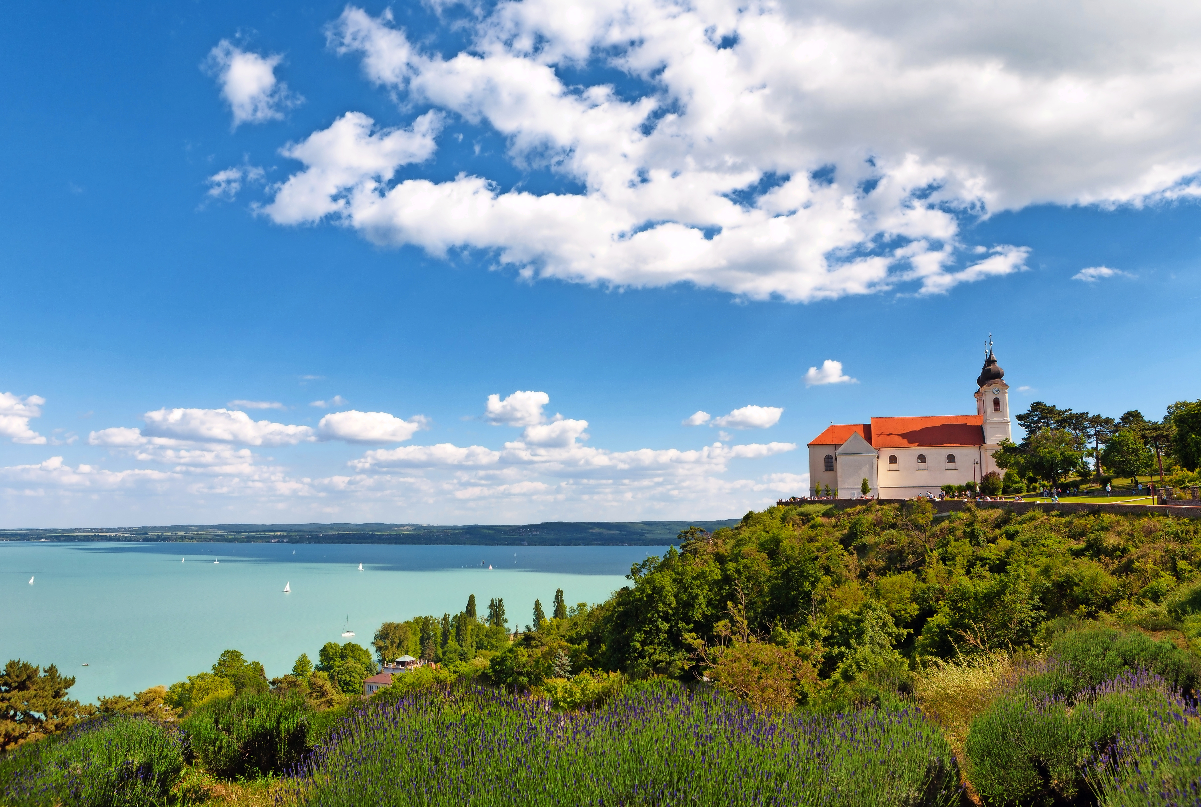 Abtei Tihany auf der Halbinsel Tihany am Balaton - © andras_csontos - stock.adobe.com