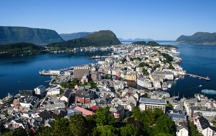 © Ekaterina Kolomeets - stock.adobe.com - Blick auf die Stadt Stavanger von einer Aussichtsplattform