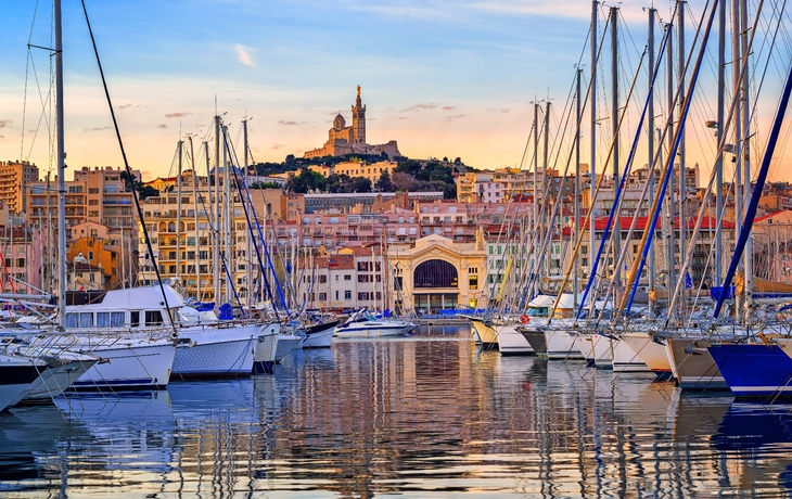 © Boris Stroujko - Fotolia - Yachten im alten Hafen von Marseille, Frankreich