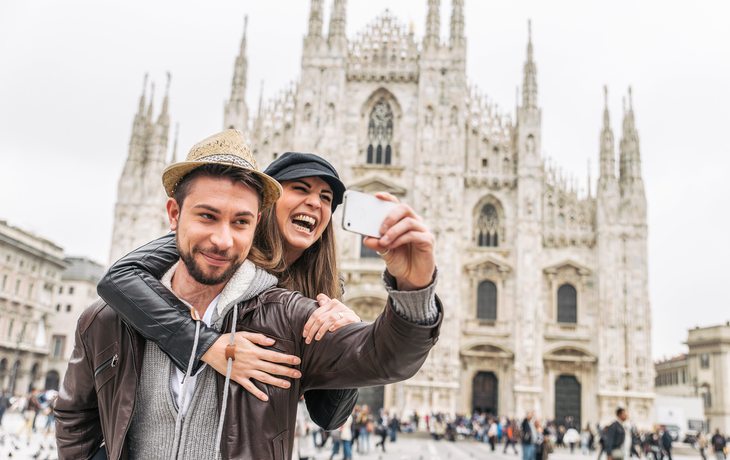 Selfie vor dem Mailänder Dom - ©oneinchpunch - stock.adobe.com