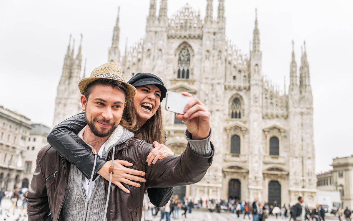 Selfie vor dem Mailänder Dom - ©oneinchpunch - stock.adobe.com