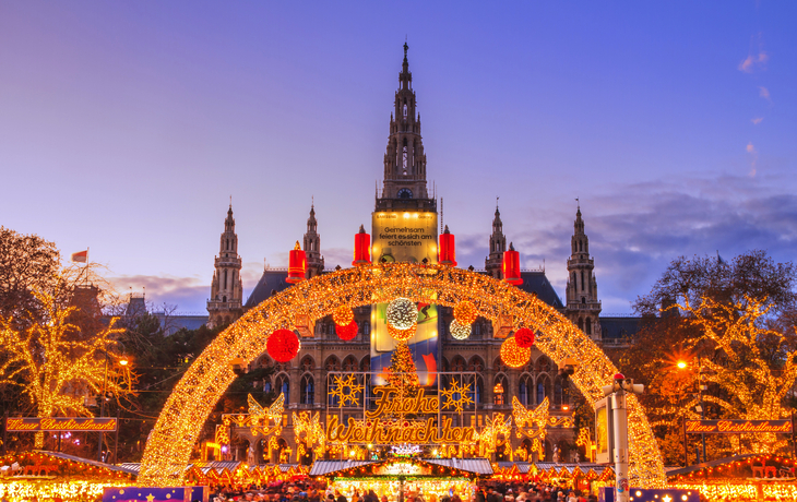 Blick auf die Wiener Weihnachtswelt - © rustamank - stock.adobe.com