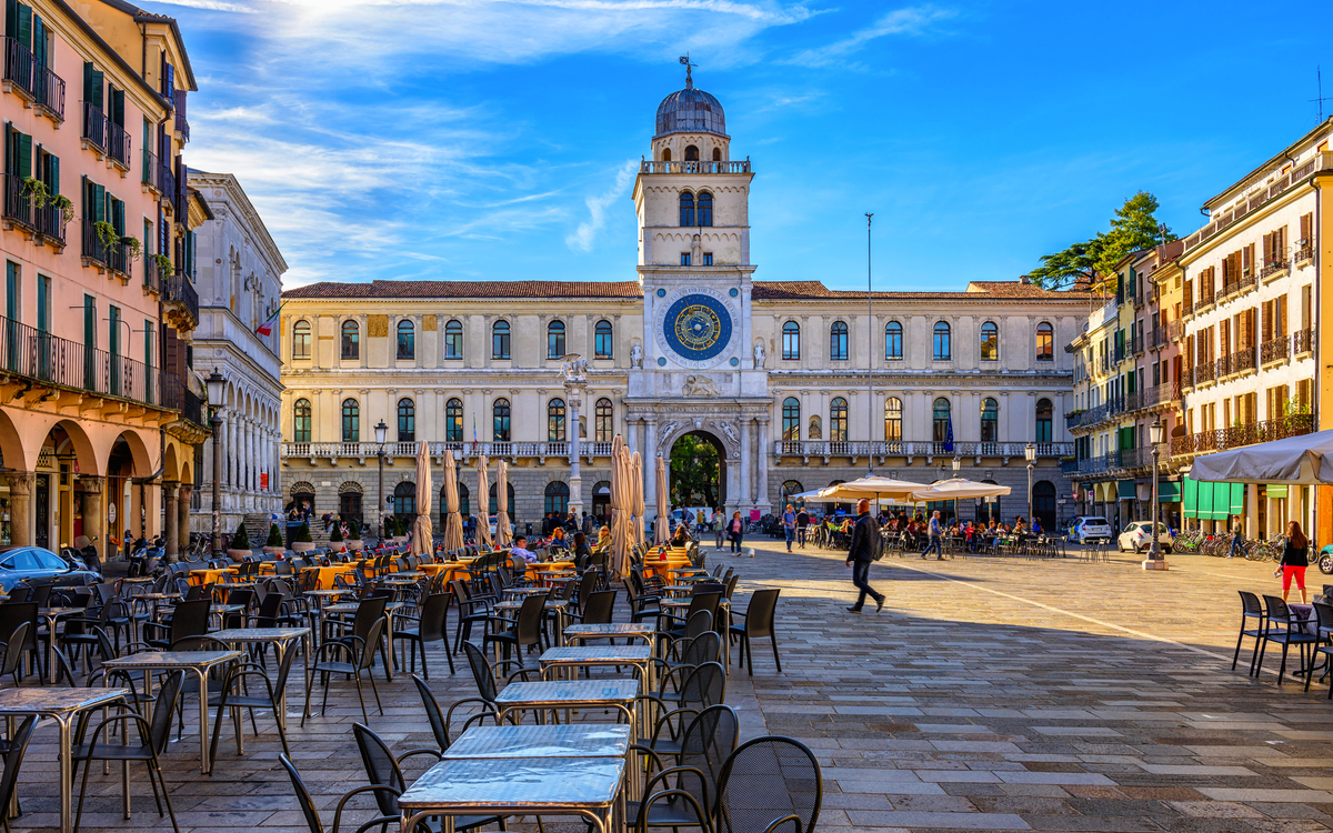 Piazza dei Signori and Torre dell'Orologio in Padua - © Ekaterina Belova - stock.adobe.com