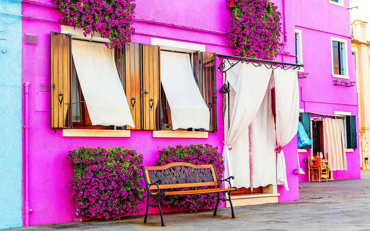 Burano in Venetien, Italien - © Nikolay N. Antonov - stock.adobe.com