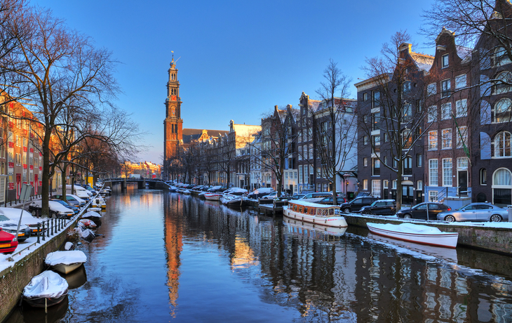 Westerkerk und Prinsengracht im winterlichen Amsterdam, Niederlande - © dennisvdwater - stock.adobe.com