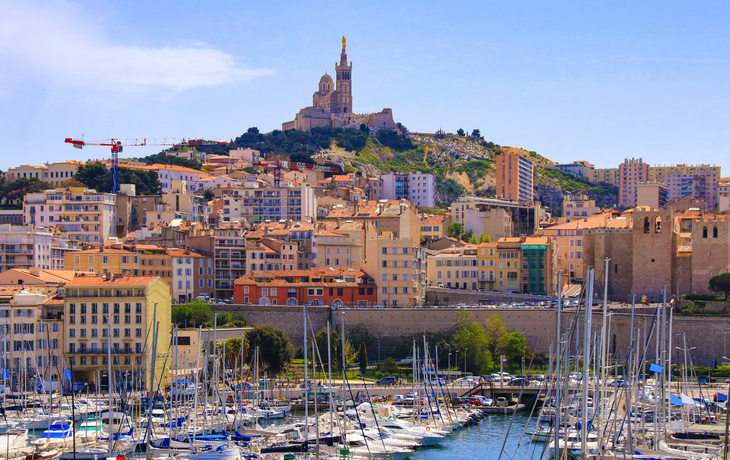 Alter Hafen von Marseille mit Blick auf die Basilika - ©Meer Sommer - stock.adobe.com