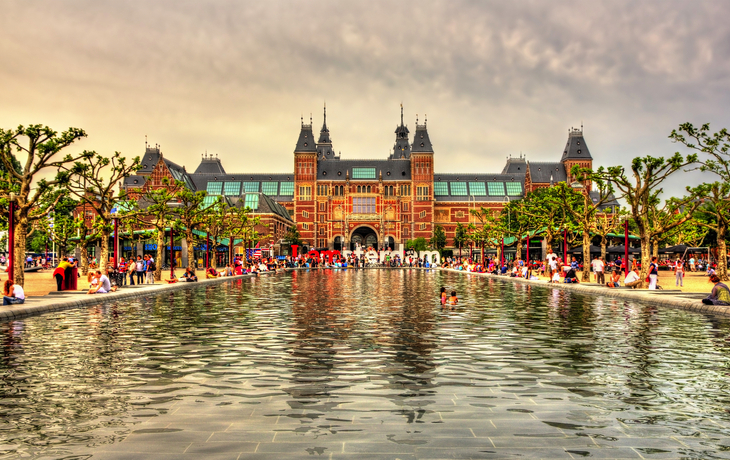 ©Leonid Andronov - stock.adobe.com - Blick auf das Rijksmuseum in Amsterdam