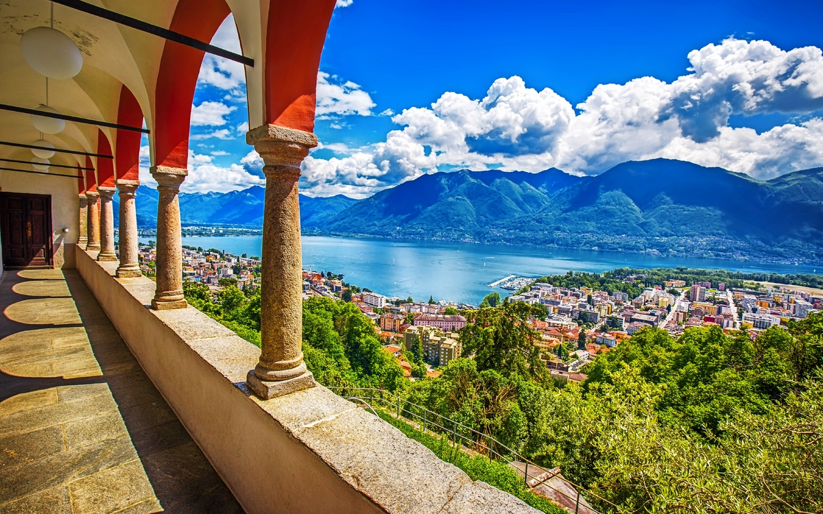 Wallfahrtskirche Madonna del Sasso oberhalb der Stadt Locarno am Lago Maggiore in der Schweiz - © gevisions - Fotolia