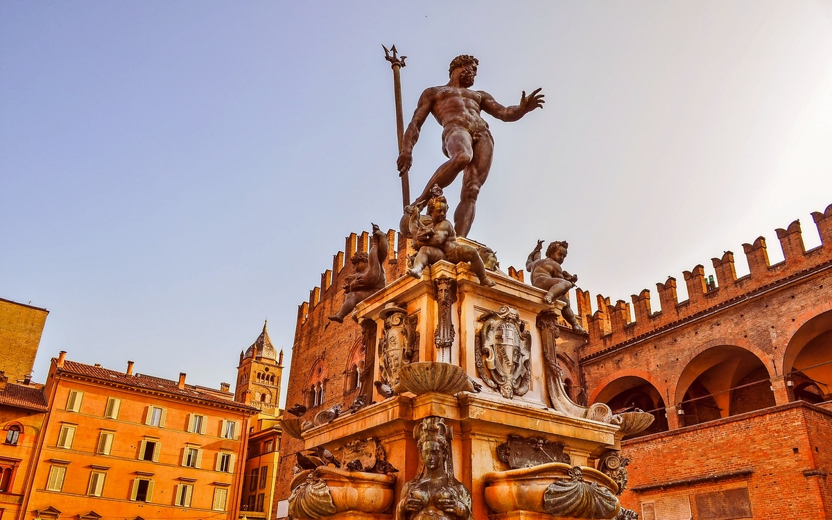 Quadrat Piazza Del Nettuno in Bologna,Italien - © Silvia Crisman - stock.adobe.com