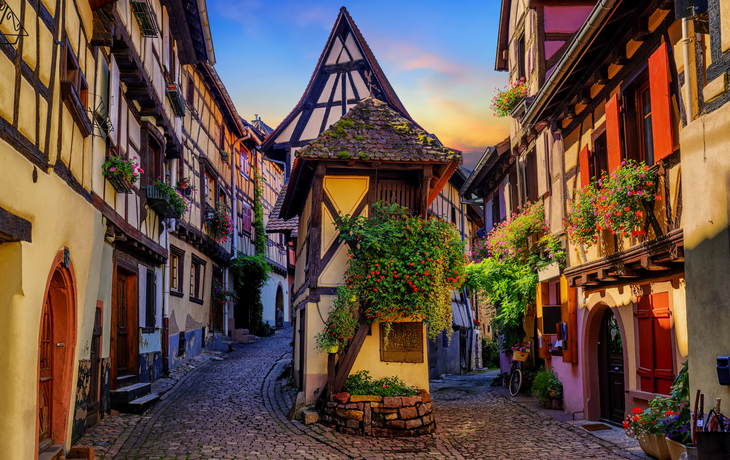 © Boris Stroujko - stock.adobe.com - Fachwerkhäuser in Eguisheim