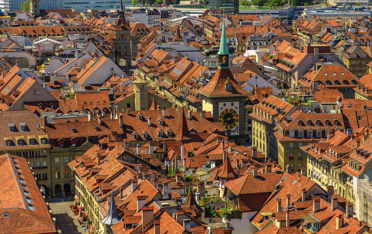 © bennymarty - stock.adobe.com - Luftaufnahme der Berner Altstadt