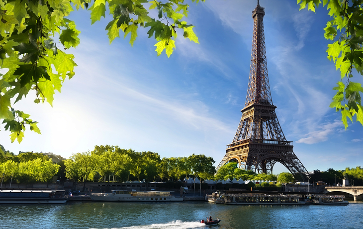 Seine in Paris mit Eiffelturm - © Givaga - stock.adobe.com