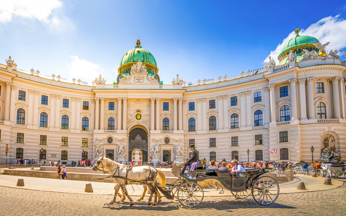 Hofburg in Wien - © Sina Ettmer - stock.adobe.com