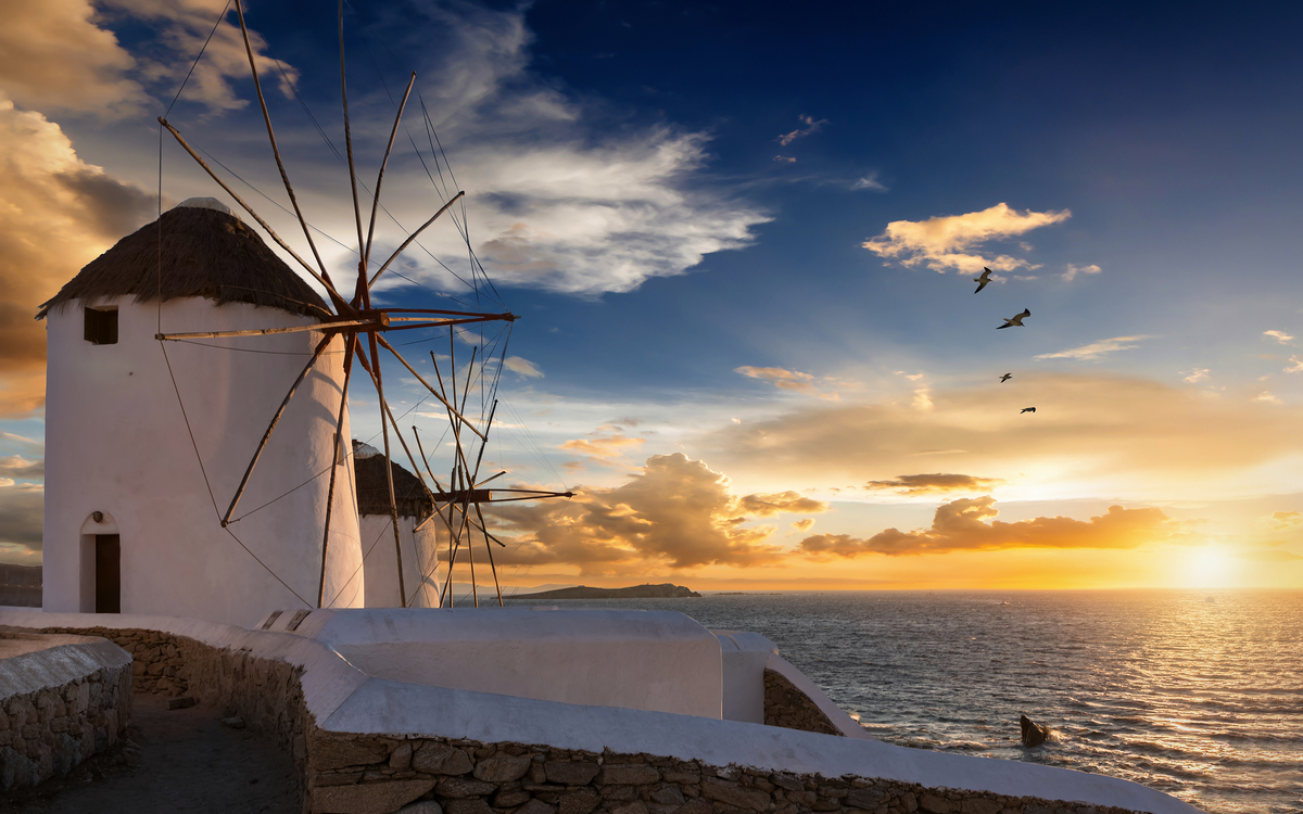 Windmühlen von Mykonos bei Sonnenuntergang - ©moofushi - stock.adobe.com