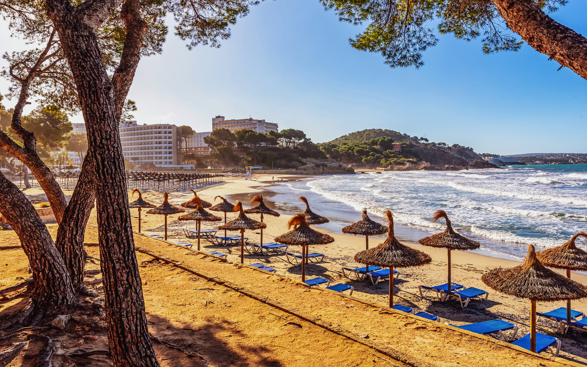 Platja Gran de Torà in Peguera - © Nataliya Schmidt - stock.adobe.com