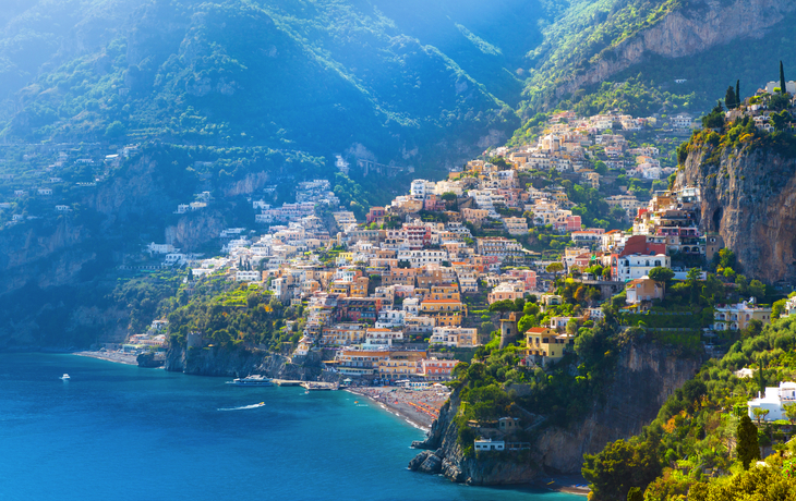 Positano an der Amalfiküste, Italien - ©proslgn - stock.adobe.com