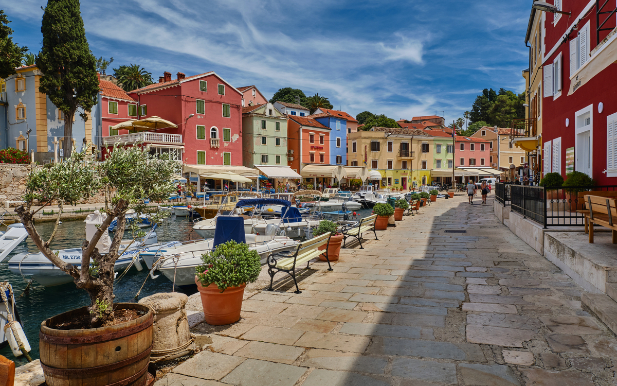 Blick auf die Stadt Veli Losinj - © Sandro - stock.adobe.com