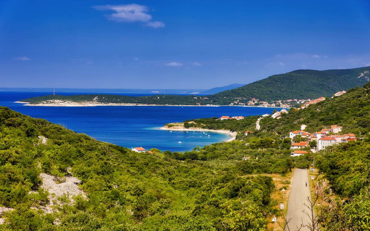 Blick auf die Bucht von Martin??ica auf der Insel Cres - © mschauer - stock.adobe.com