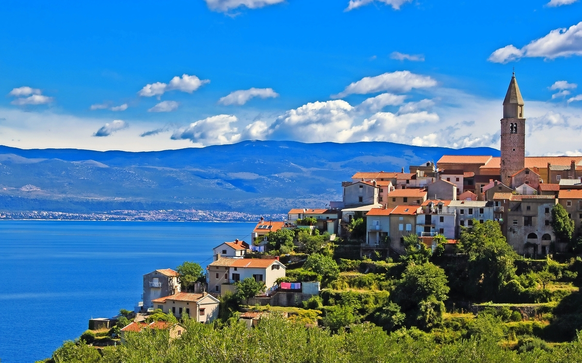 Vrbnik auf der Insel Krk in der Kvarner Bucht, Kroatien - © xbrchx - Fotolia