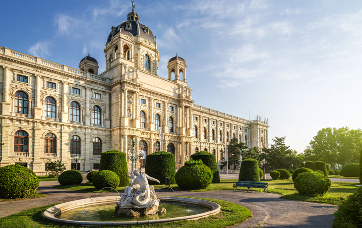 © mRGB - stock.adobe.com - Kunsthistorisches Museum auf dem Maria-Thersien-Platz in Wien, Österreich