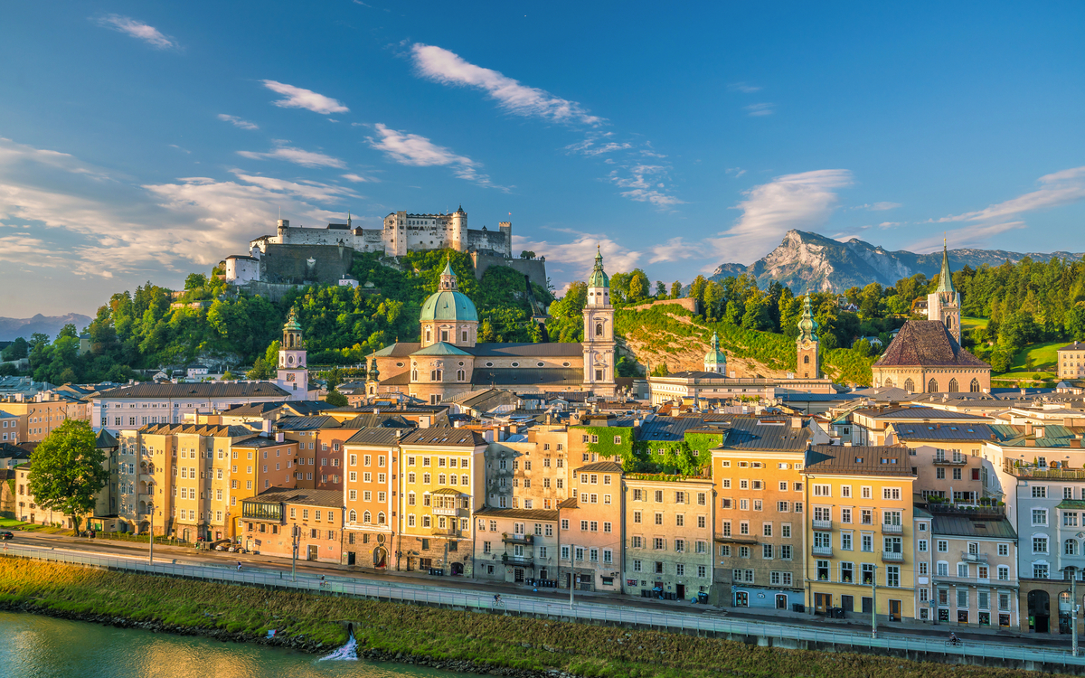 Aussicht auf die Skyline der Stadt Salzburg - © f11photo - stock.adobe.com