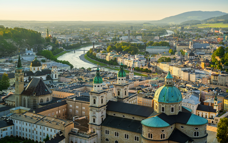 © frank peters - stock.adobe.com - Panoramablick auf Salzburg